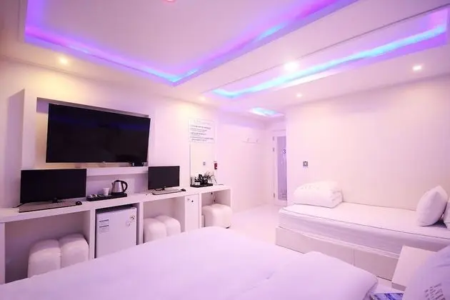 Oda (Twin (Extra Charge for Consecutive St)