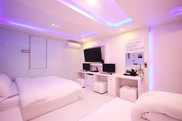 Oda (Twin (Extra Charge for Consecutive St)