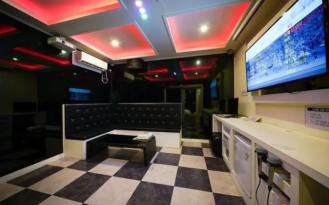 Oda (VVIP Event Room (Extra Charge for Con)