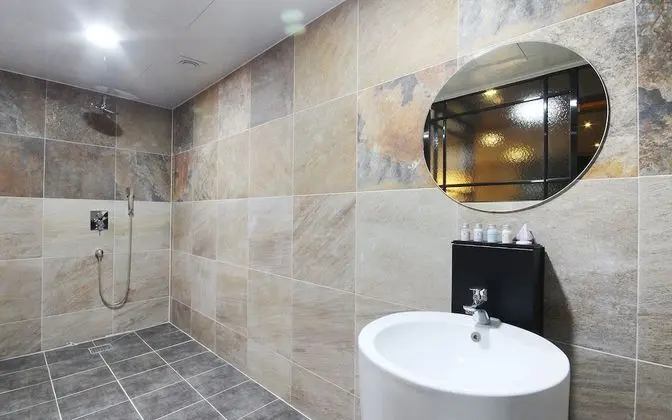 Oda (Premium (Netflix-enabled 65" Sma)