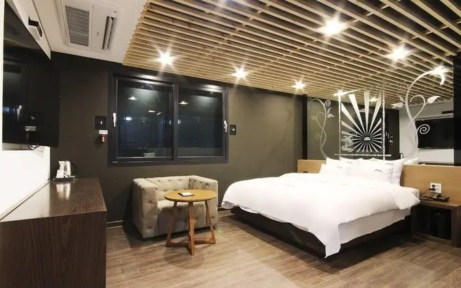 Oda (Premium (Netflix-enabled 65" Sma)