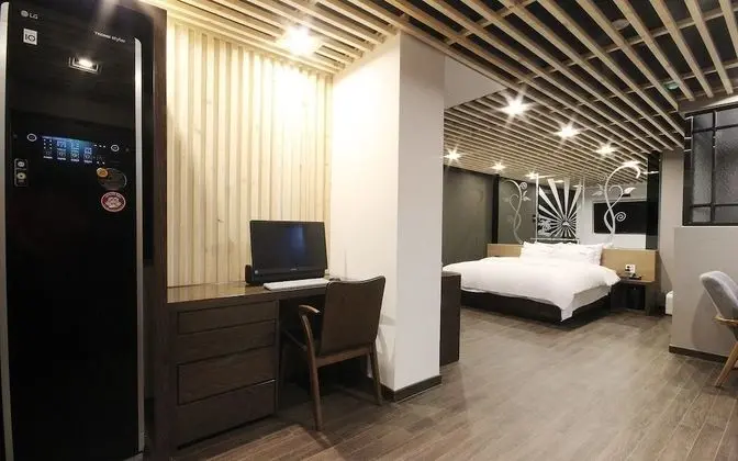 Oda (Premium (Netflix-enabled 65" Sma)