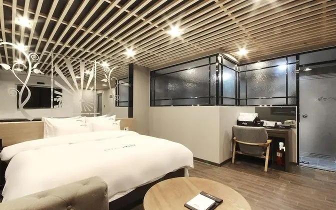 Oda (Premium (Netflix-enabled 65" Sma)