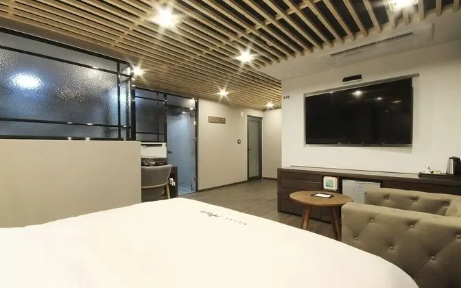 Oda (Premium (Netflix-enabled 65" Sma)