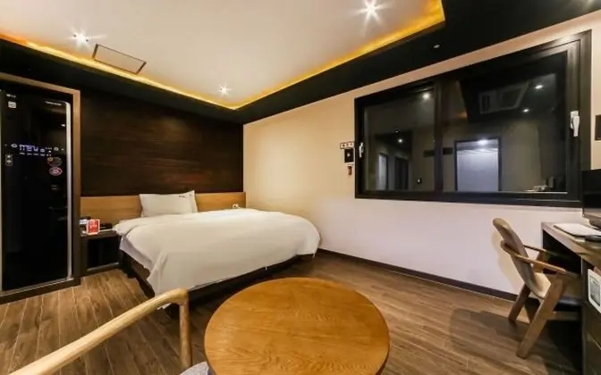 Oda (Standard (Netflix-enabled 65" Sm)