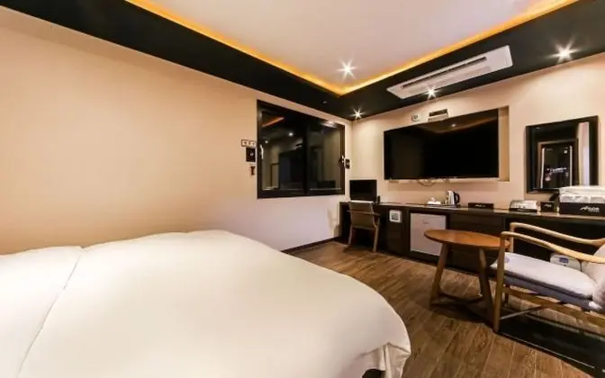 Oda (Standard (Netflix-enabled 65" Sm)