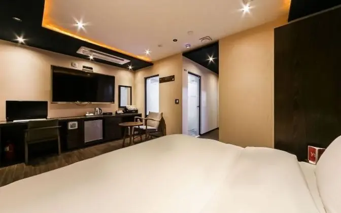 Oda (Standard (Netflix-enabled 65" Sm)