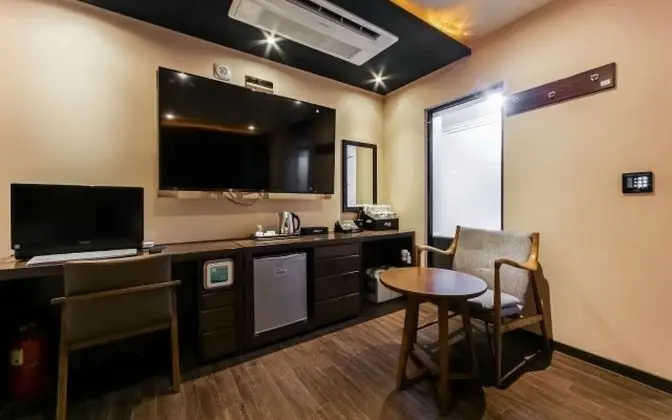 Oda (Standard (Netflix-enabled 65" Sm)