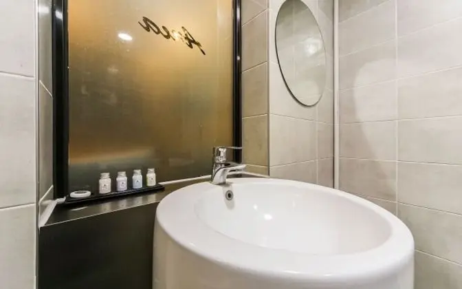 Oda (Standard (Netflix-enabled 65" Sm)