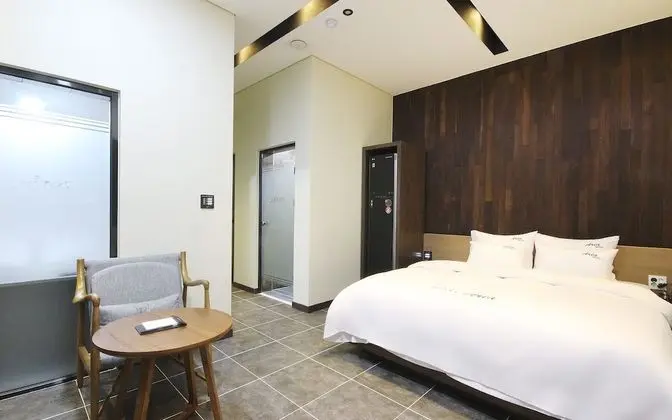 Oda (Standard (Netflix-enabled 65" Sm)