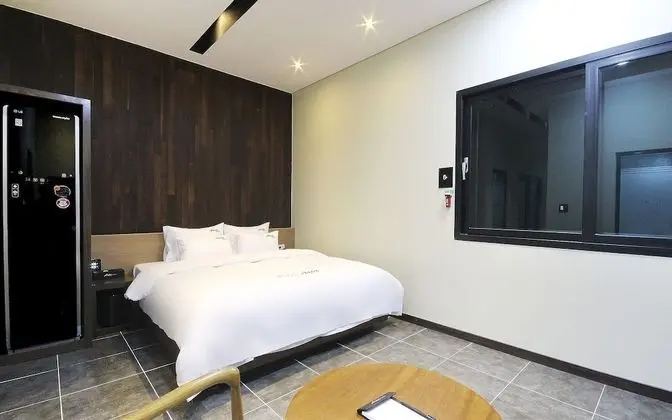 Oda (Standard (Netflix-enabled 65" Sm)