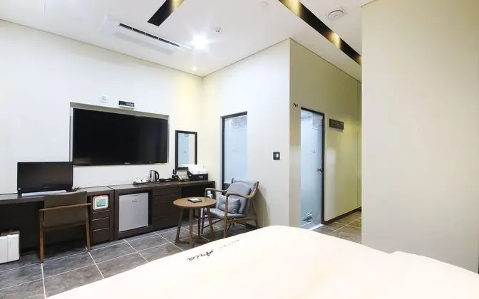 Oda (Standard (Netflix-enabled 65" Sm)