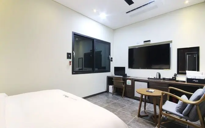 Oda (Standard (Netflix-enabled 65" Sm)