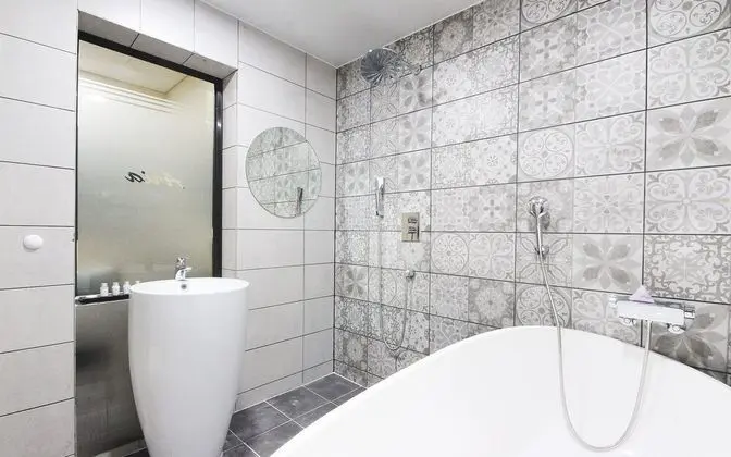 Oda (Standard (Netflix-enabled 65" Sm)