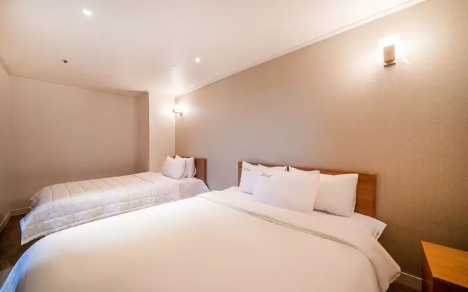 Oda (Family Room (Netflix available + two )