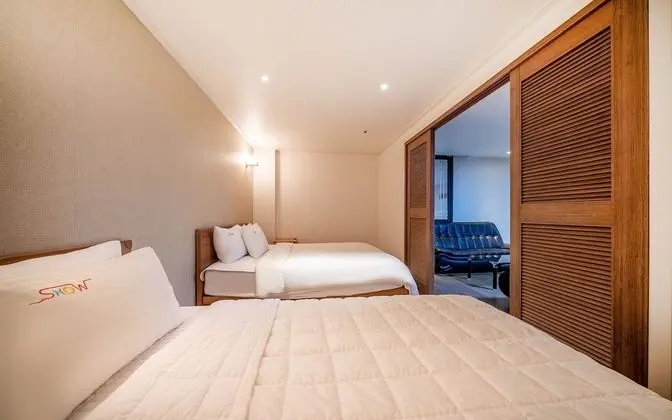 Oda (Family Room (Netflix available + two )