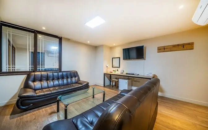 Oda (Family Room (Netflix available + two )