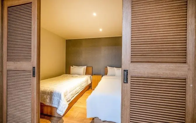 Oda (Family Room (Netflix available + two )