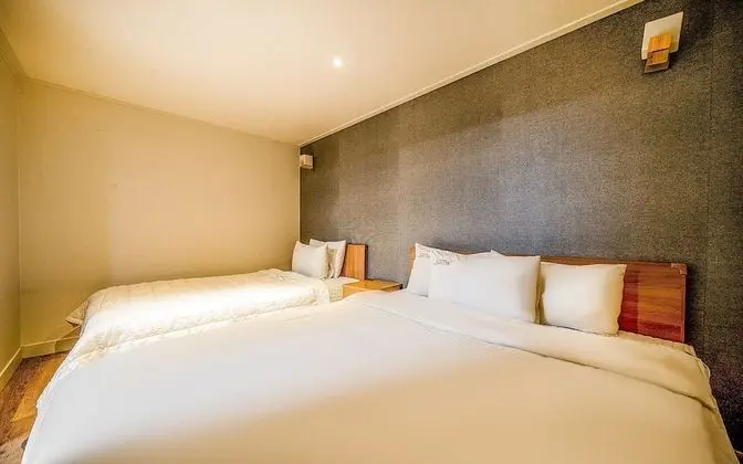 Oda (Family Room (Netflix available + two )