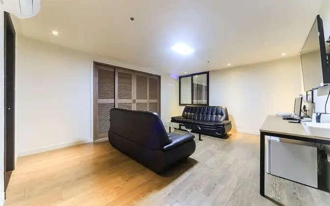 Oda (Family Room (Netflix available + two )