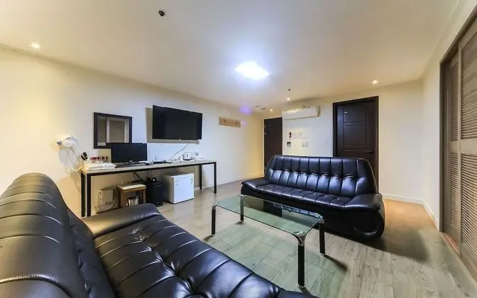 Oda (Family Room (Netflix available + two )