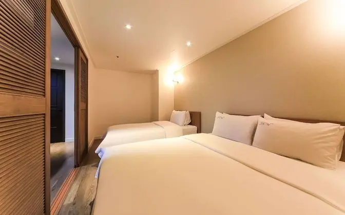 Oda (Family Room (Netflix available + two )