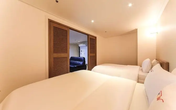 Oda (Family Room (Netflix available + two )