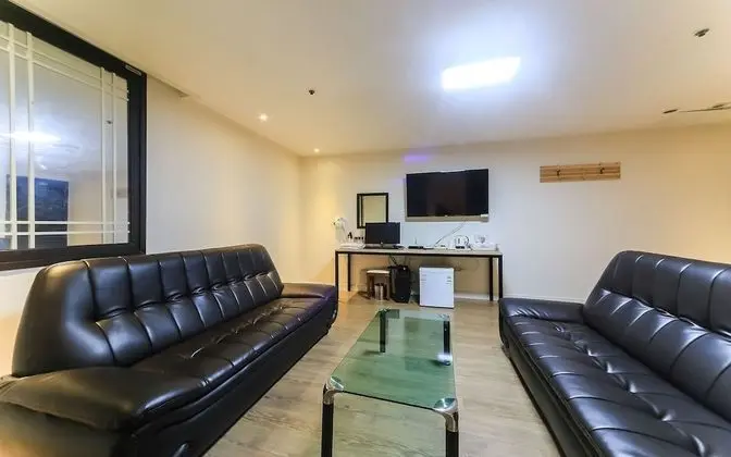 Oda (Family Room (Netflix available + two )