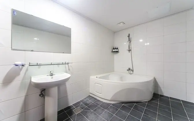 Oda (Family Room (Netflix available + two )