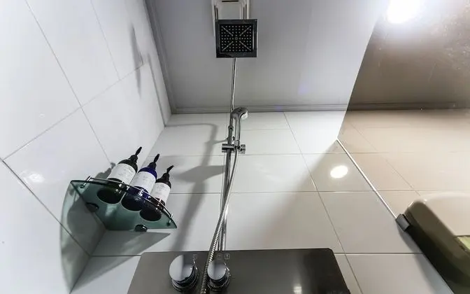 Oda (Family Room (Netflix available + two )