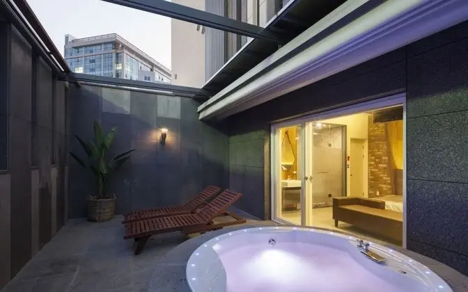 Oda (VIP Twin No 301 (Double 1 Single 1) ()