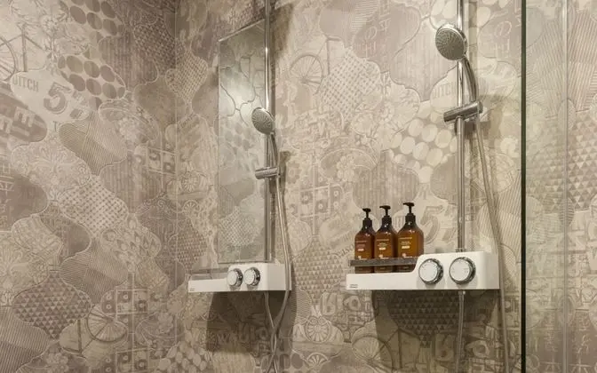 Oda (VIP Twin No 301 (Double 1 Single 1) ()