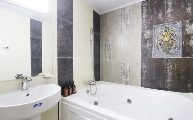 Oda (Deluxe - Couple Sofa (65"IPS 4K TV) ()