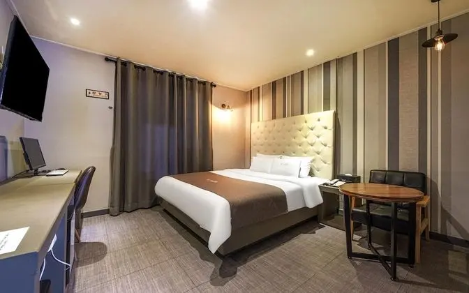 Oda (Standard-OTT Movie Available (Netflix)