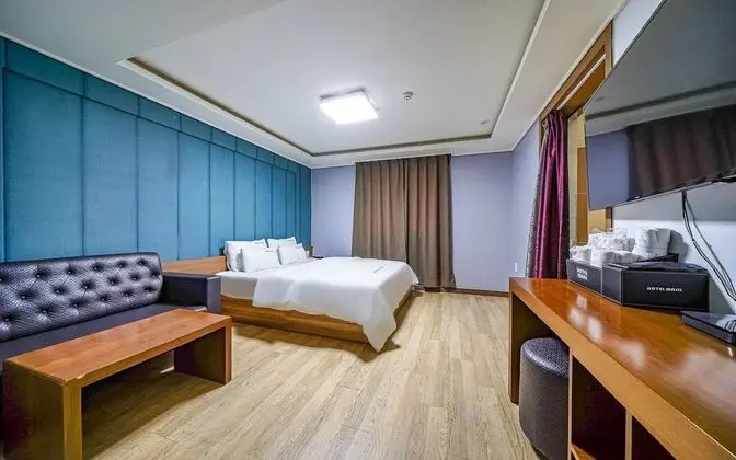 Oda (Special room (Netflix & YouTube avail)