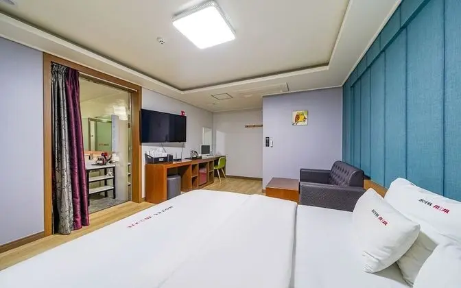 Oda (Special room (Netflix & YouTube avail)