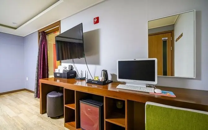 Oda (Special room (Netflix & YouTube avail)