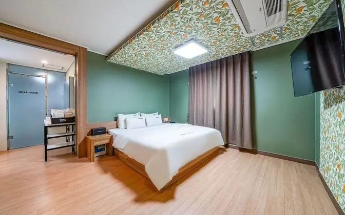 Oda (Special room (Netflix & YouTube avail)