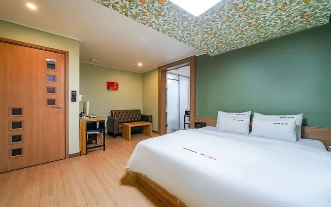 Oda (Special room (Netflix & YouTube avail)