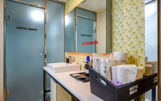 Oda (Special room (Netflix & YouTube avail)