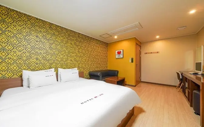 Oda (Special room (Netflix & YouTube avail)