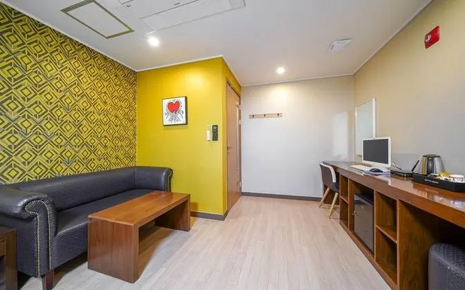 Oda (Special room (Netflix & YouTube avail)