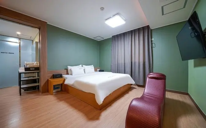 Oda (Special room (Netflix & YouTube avail)