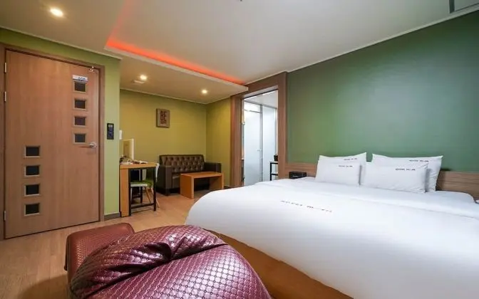 Oda (Special room (Netflix & YouTube avail)