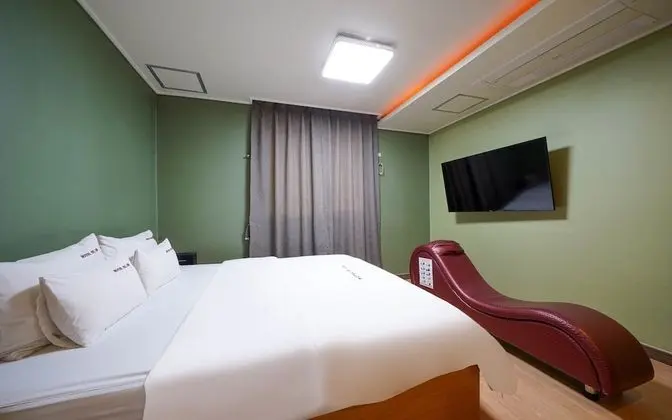 Oda (Special room (Netflix & YouTube avail)