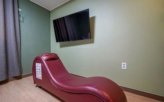 Oda (Special room (Netflix & YouTube avail)