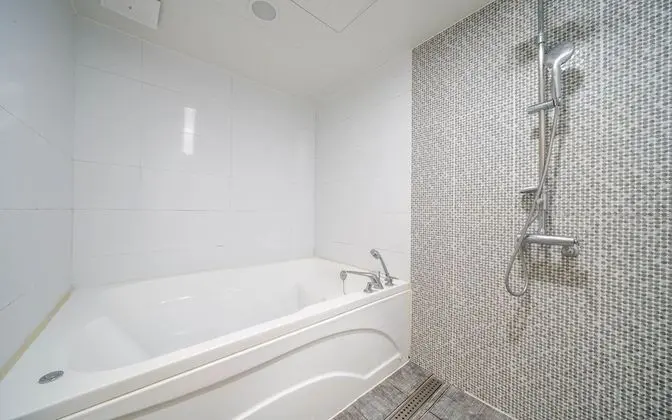 Oda (Special room (Netflix & YouTube avail)