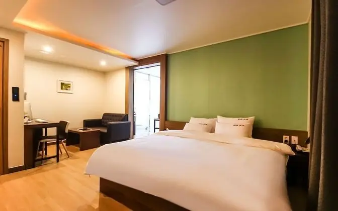 Oda (Special room (Netflix & YouTube avail)