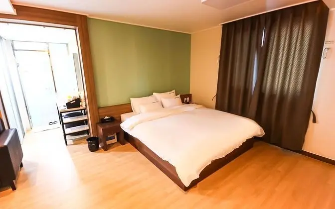 Oda (Special room (Netflix & YouTube avail)