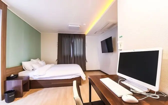 Oda (Special room (Netflix & YouTube avail)